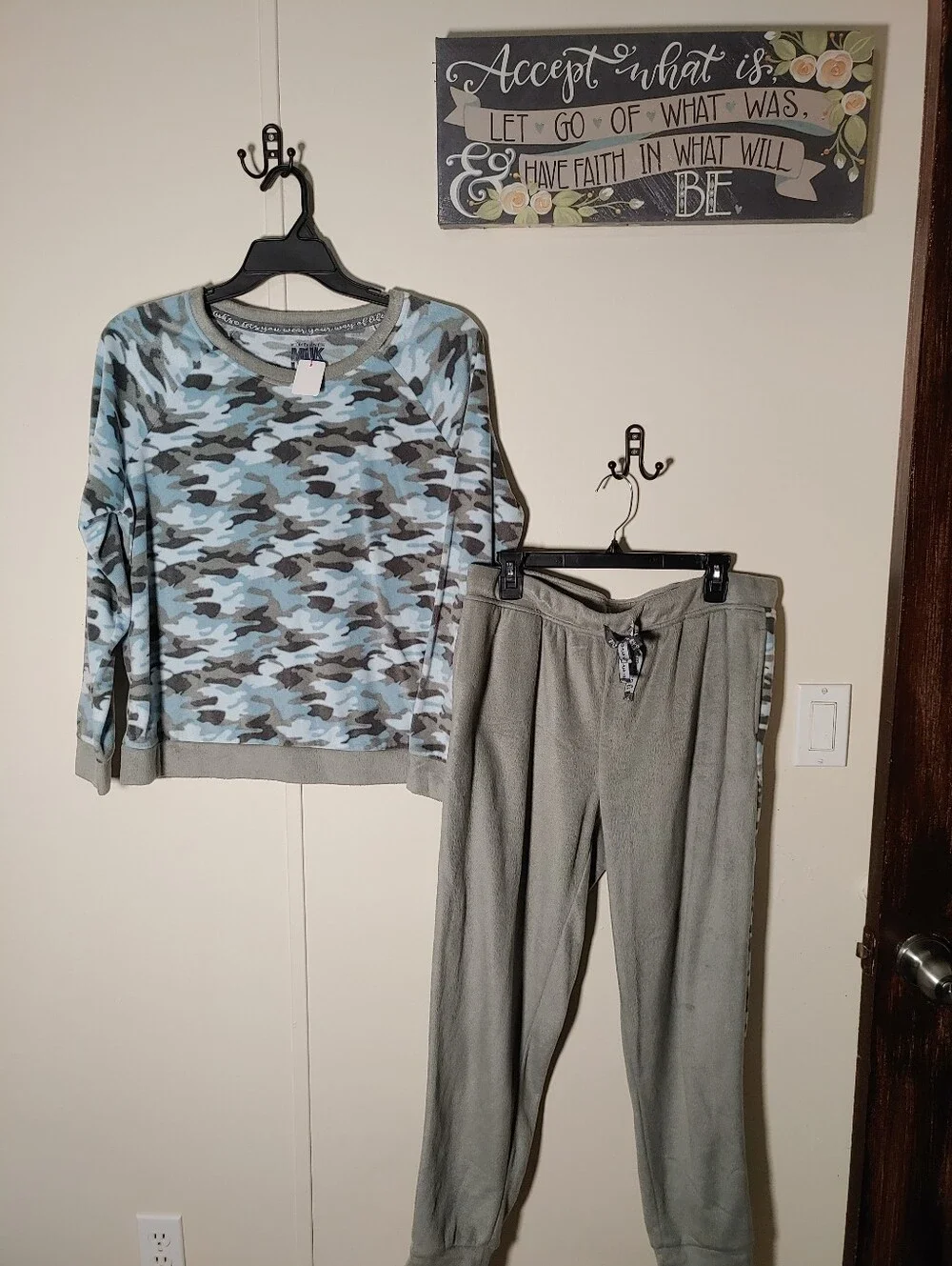 Super Cute Muk Luks Large Blue & Grey Camo Long Sleeve Pajama Set